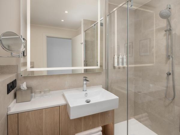 Courtyard by Marriott Milano Linate : photo 6 de la chambre chambre lit king-size deluxe - Étage