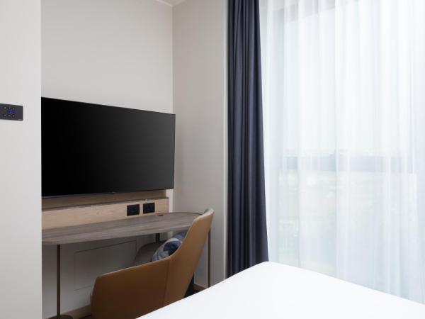 Courtyard by Marriott Milano Linate : photo 5 de la chambre chambre standard lit queen-size