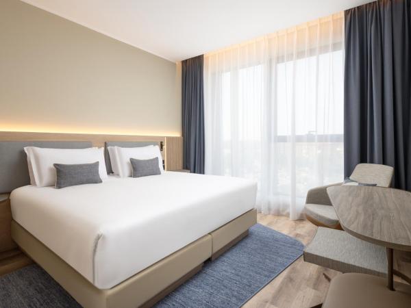 Courtyard by Marriott Milano Linate : photo 2 de la chambre chambre lit king-size premium