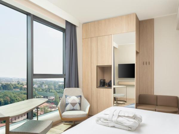 Courtyard by Marriott Milano Linate : photo 4 de la chambre deluxe queen room - high floor