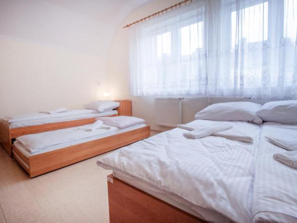 Dom Pracy Twórczej Politechniki Morskiej w Szczecinie : photo 3 de la chambre chambre quadruple