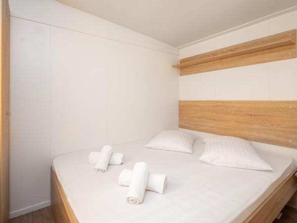 Mobile Homes Camp Galeb : photo 7 de la chambre relax two-bedroom mobile home with terrace