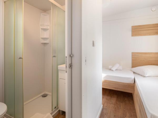 Mobile Homes Camp Galeb : photo 6 de la chambre relax two-bedroom mobile home with terrace