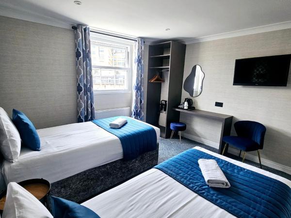 Mentone Hotel : photo 8 de la chambre chambre lits jumeaux