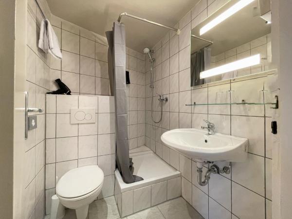 Hotel Sendlinger Tor : photo 2 de la chambre chambre quadruple