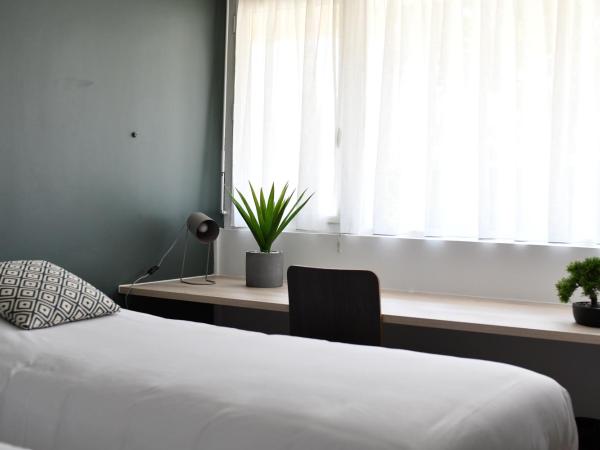 Campanile Chartres : photo 5 de la chambre chambre familiale avec 1 lit double, 2 lits simples et 1 canapé lit