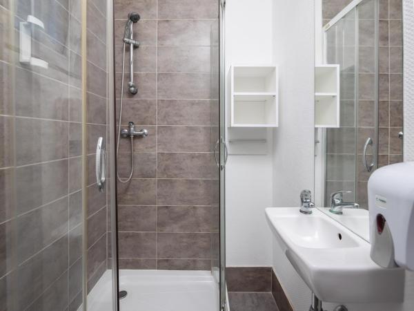 Mobile Homes Camp Galeb : photo 7 de la chambre relax three-bedroom mobile with terrace