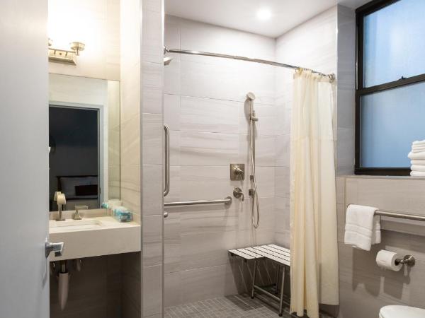 Hotel St. James : photo 6 de la chambre chambre avec 2 lits doubles - accessible aux personnes à mobilité réduite