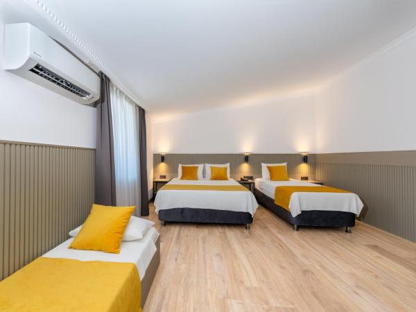 Lemon Hotel : photo 5 de la chambre chambre familiale avec balcon