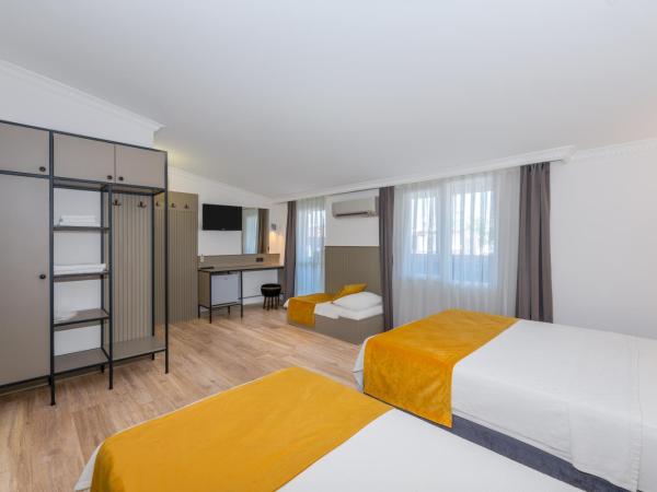 Lemon Hotel : photo 2 de la chambre chambre familiale avec balcon