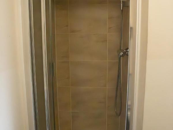 En-suite master near Nottingham city hospital : photo 2 de la chambre chambre double avec salle de bains privative