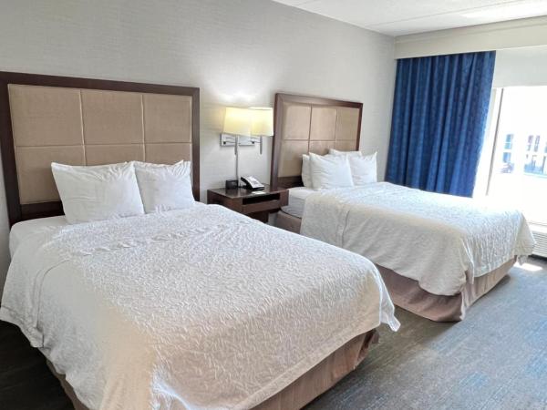 Hampton Inn & Suites Baltimore/Woodlawn : photo 1 de la chambre chambre 2 lits queen-size - non-fumeurs