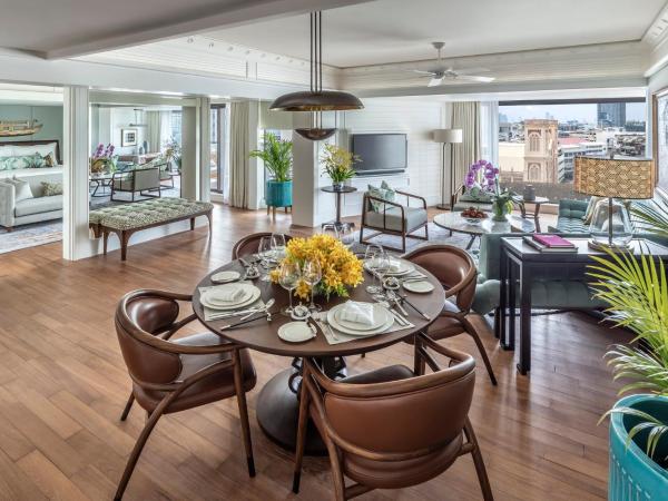 Mandarin Oriental, Bangkok : photo 1 de la chambre suite junior avec lit king-size et terrasse