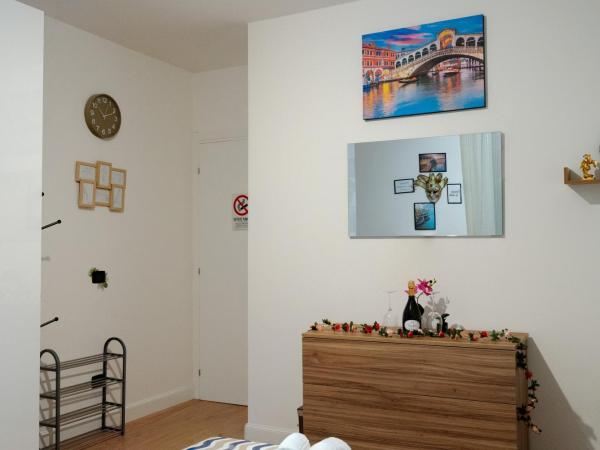 MJ Venice Guest House : photo 8 de la chambre chambre double avec salle de bains privative