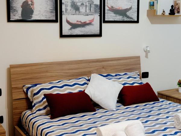 MJ Venice Guest House : photo 1 de la chambre chambre double avec salle de bains privative