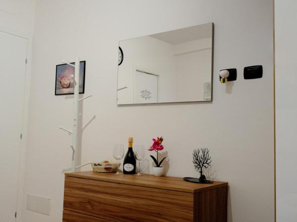 MJ Venice Guest House : photo 2 de la chambre chambre double avec salle de bains privative