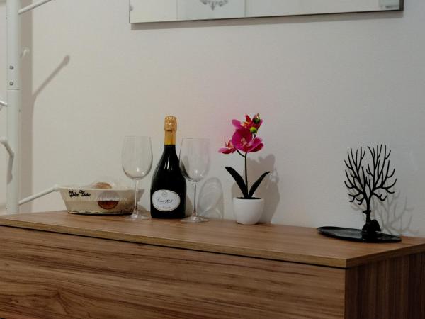 MJ Venice Guest House : photo 9 de la chambre chambre double avec salle de bains privative