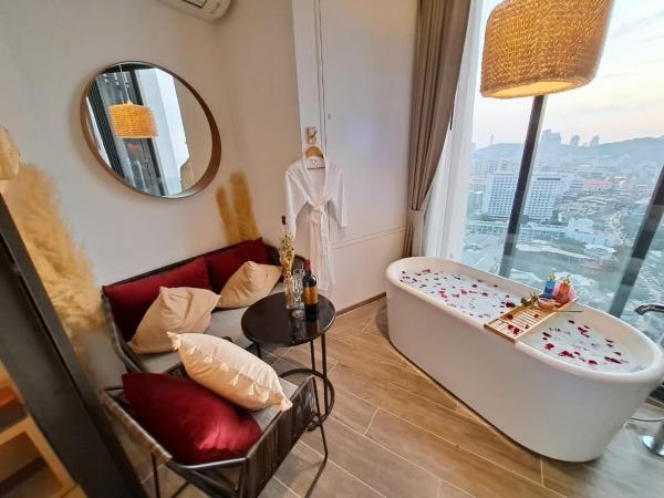 Edge Central Pattaya by Mickey : photo 2 de la chambre appartement 1 chambre avec baignoire spa