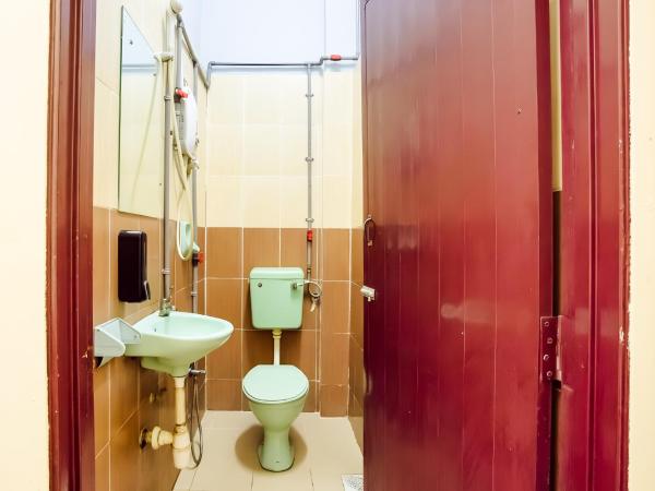 New Casavilla Travellers Lodge Pudu : photo 6 de la chambre chambre triple standard