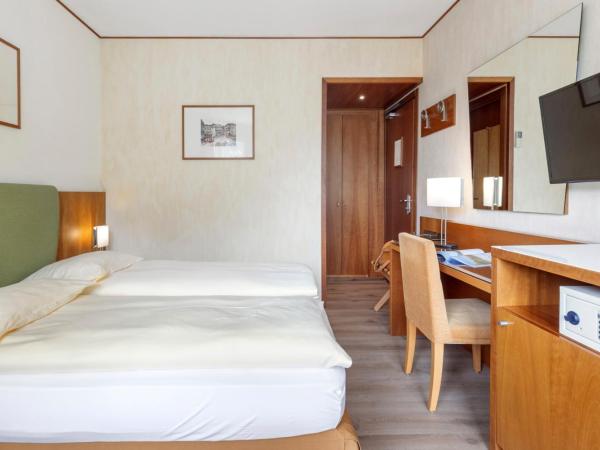 Hotel Delfino Lugano : photo 3 de la chambre chambre lit queen-size Élégante
