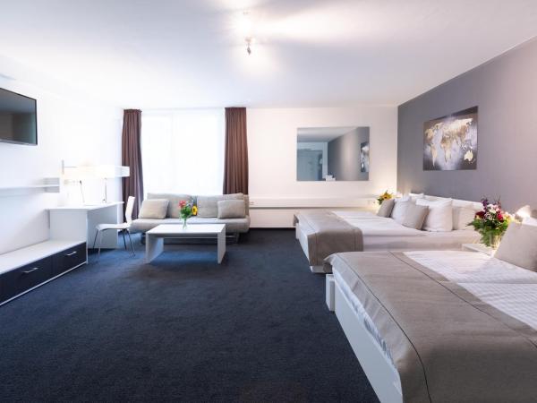 Hotel Aviva : photo 1 de la chambre chambre familiale