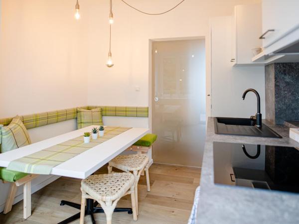 zimmer-graz : photo 9 de la chambre appartement avec balcon