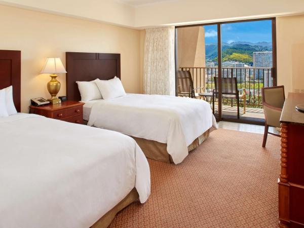 Hilton Hawaiian Village Waikiki Beach Resort : photo 1 de la chambre kalia tower double room with two double beds and resort view