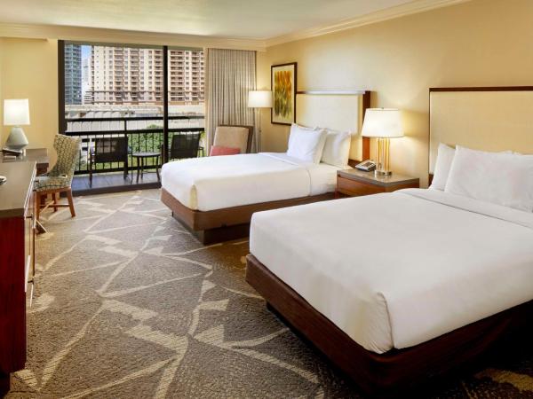 Hilton Hawaiian Village Waikiki Beach Resort : photo 2 de la chambre diamond head tower double room with two double beds and resort view