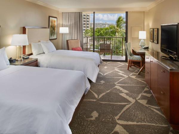 Hilton Hawaiian Village Waikiki Beach Resort : photo 4 de la chambre diamond head tower double room with two double beds and partial ocean view
