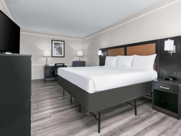 Baymont by Wyndham Austin University Area : photo 1 de la chambre chambre lit king-size - accessible aux personnes à mobilité réduite