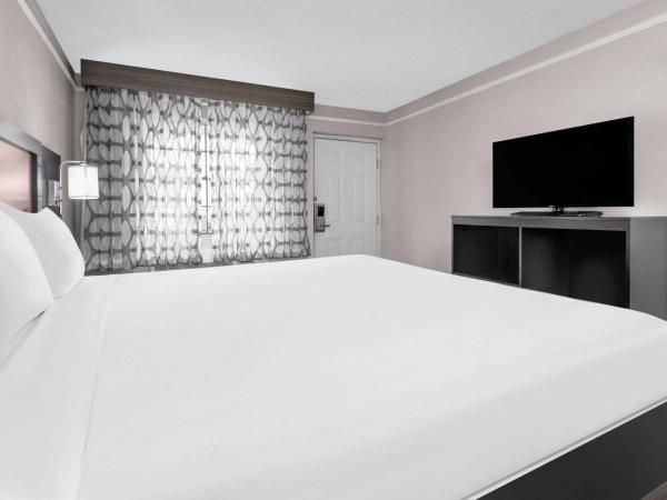 Baymont by Wyndham Austin University Area : photo 1 de la chambre chambre lit king-size deluxe