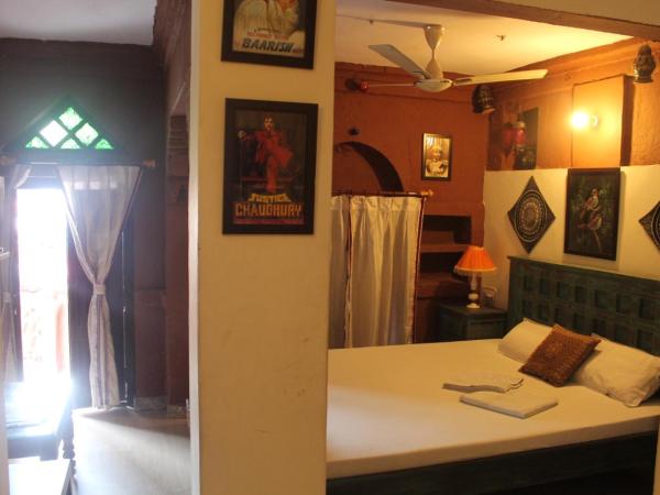 Kesar Heritage Boutique Home Stay : photo 2 de la chambre chambre double avec balcon