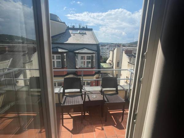 EA Hotel Julis : photo 3 de la chambre studio simple avec balcon