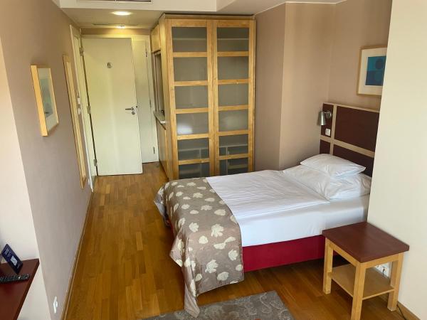 EA Hotel Julis : photo 4 de la chambre studio simple avec balcon