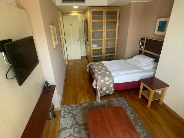 EA Hotel Julis : photo 5 de la chambre studio simple avec balcon