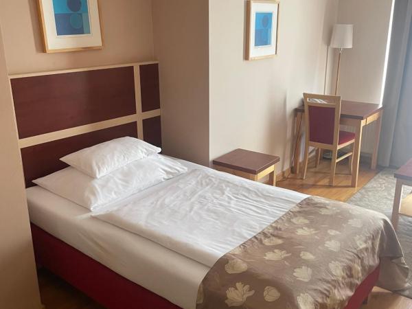 EA Hotel Julis : photo 7 de la chambre studio simple avec balcon