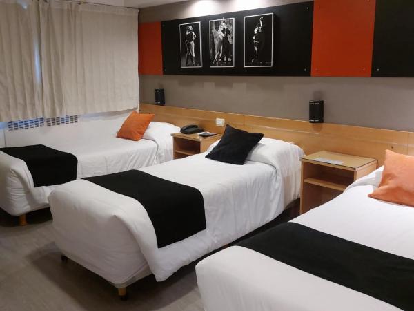 Sarmiento Palace Hotel : photo 5 de la chambre chambre triple