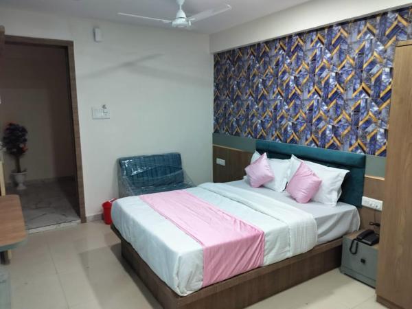 hotel nr nayan residency : photo 3 de la chambre chambre double avec salle de bains privative