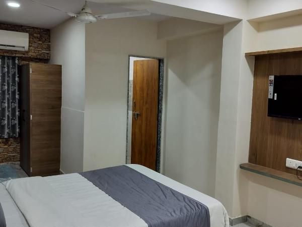 hotel nr nayan residency : photo 4 de la chambre chambre double avec salle de bains privative