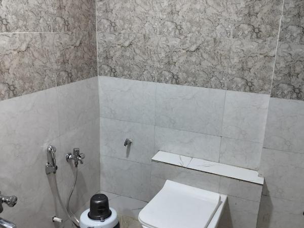 hotel nr nayan residency : photo 5 de la chambre chambre double avec salle de bains privative