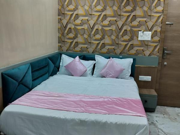 hotel nr nayan residency : photo 8 de la chambre chambre double avec salle de bains privative