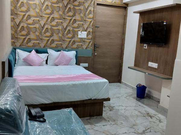 hotel nr nayan residency : photo 10 de la chambre chambre double avec salle de bains privative