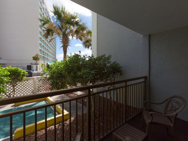 Grande Cayman Resort : photo 5 de la chambre resort view jr suite