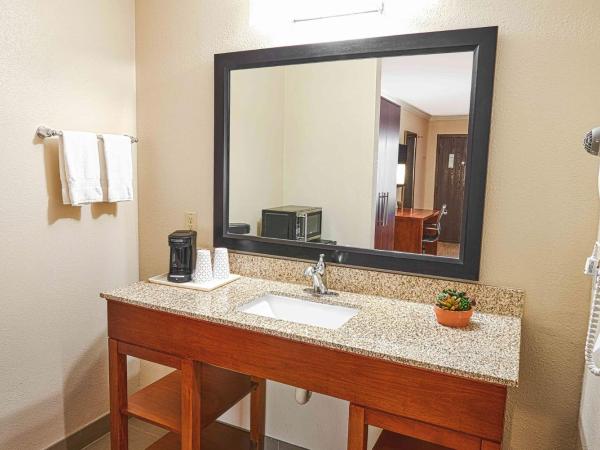 The Hills Inn Eagle Rock - Near Old Town Pasadena : photo 3 de la chambre chambre avec 2 lits doubles - non-fumeurs