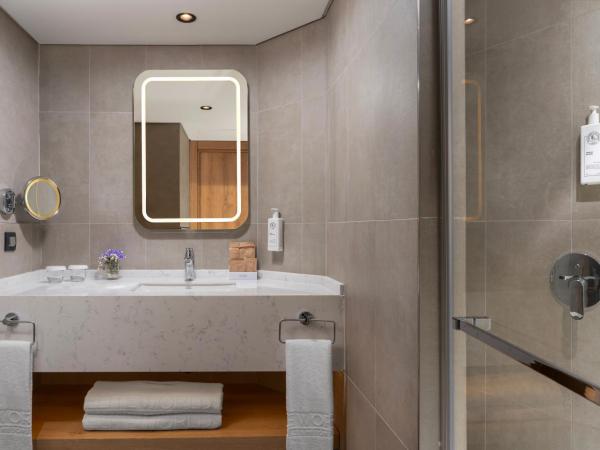 Elite World Kuşadası : photo 2 de la chambre suite avec lit queen-size