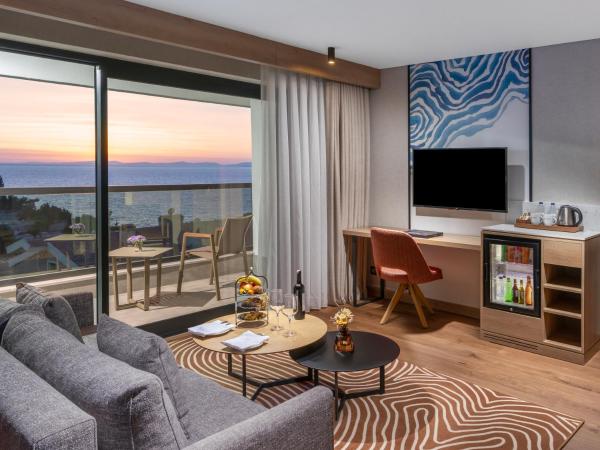 Elite World Kuşadası : photo 4 de la chambre suite with queen size bed, sea view