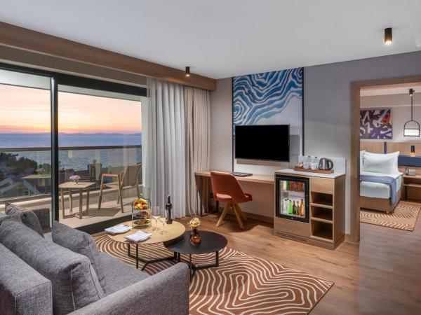 Elite World Kuşadası : photo 8 de la chambre suite with queen size bed, sea view