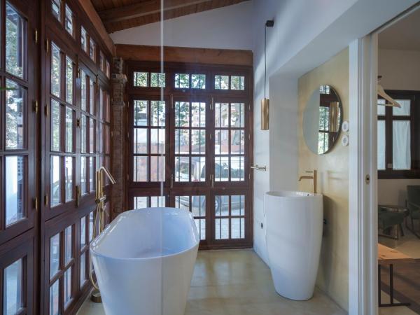 La Moderna Suites : photo 5 de la chambre suite lit king-size - vue sur piscine