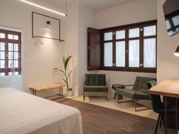 La Moderna Suites : photo 9 de la chambre suite lit king-size - vue sur piscine