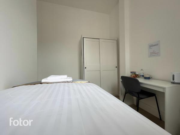 Leitrim Property Cork : photo 3 de la chambre chambre double standard avec salle de bains commune